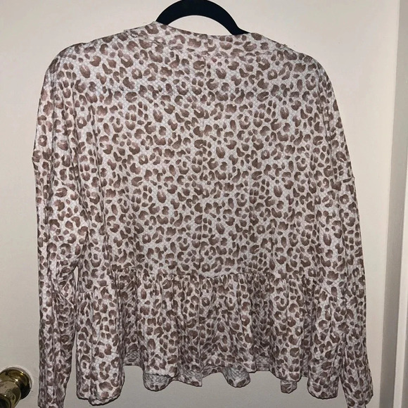 😍Pink Lily size small vneck blouse 😍 - Picture 4 of 5